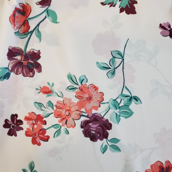 Floral Print Cold Shoulder Tie Neck Top - Picture 3 of 5